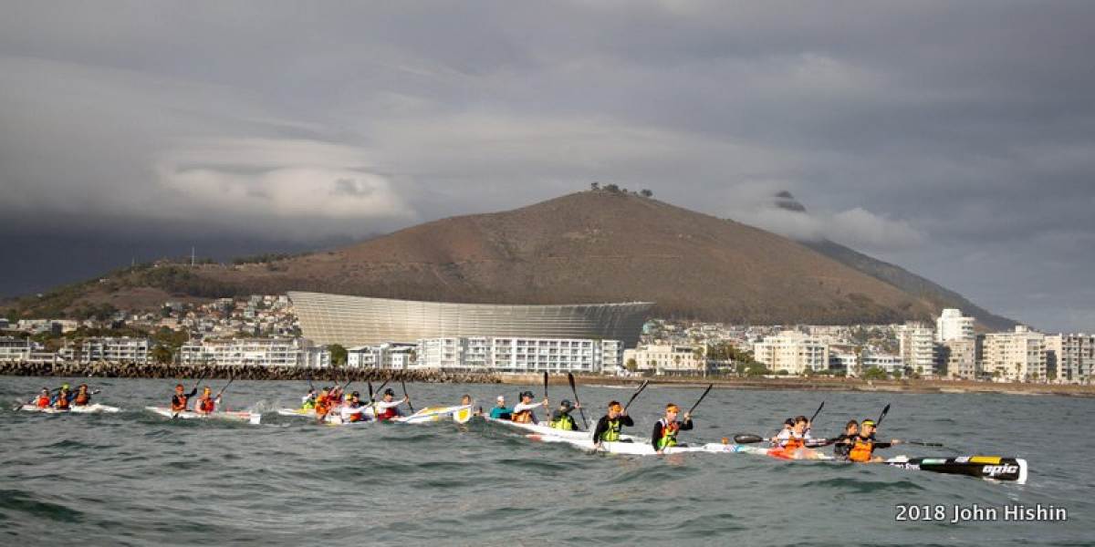 Jasper Mocke and Nicholas Notten lead the pack at the start of the 2018 Bamboo Warehouse Freedom Paddle