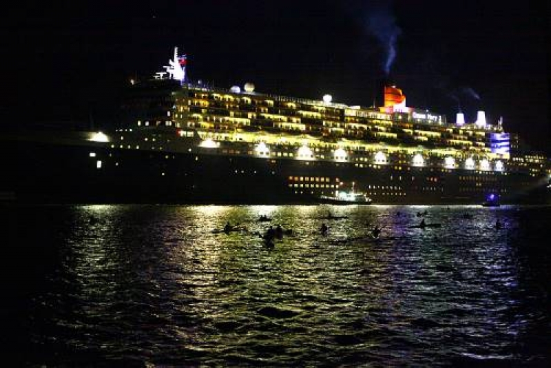 The QM2 sets off at the end of her one-day visit to Durban