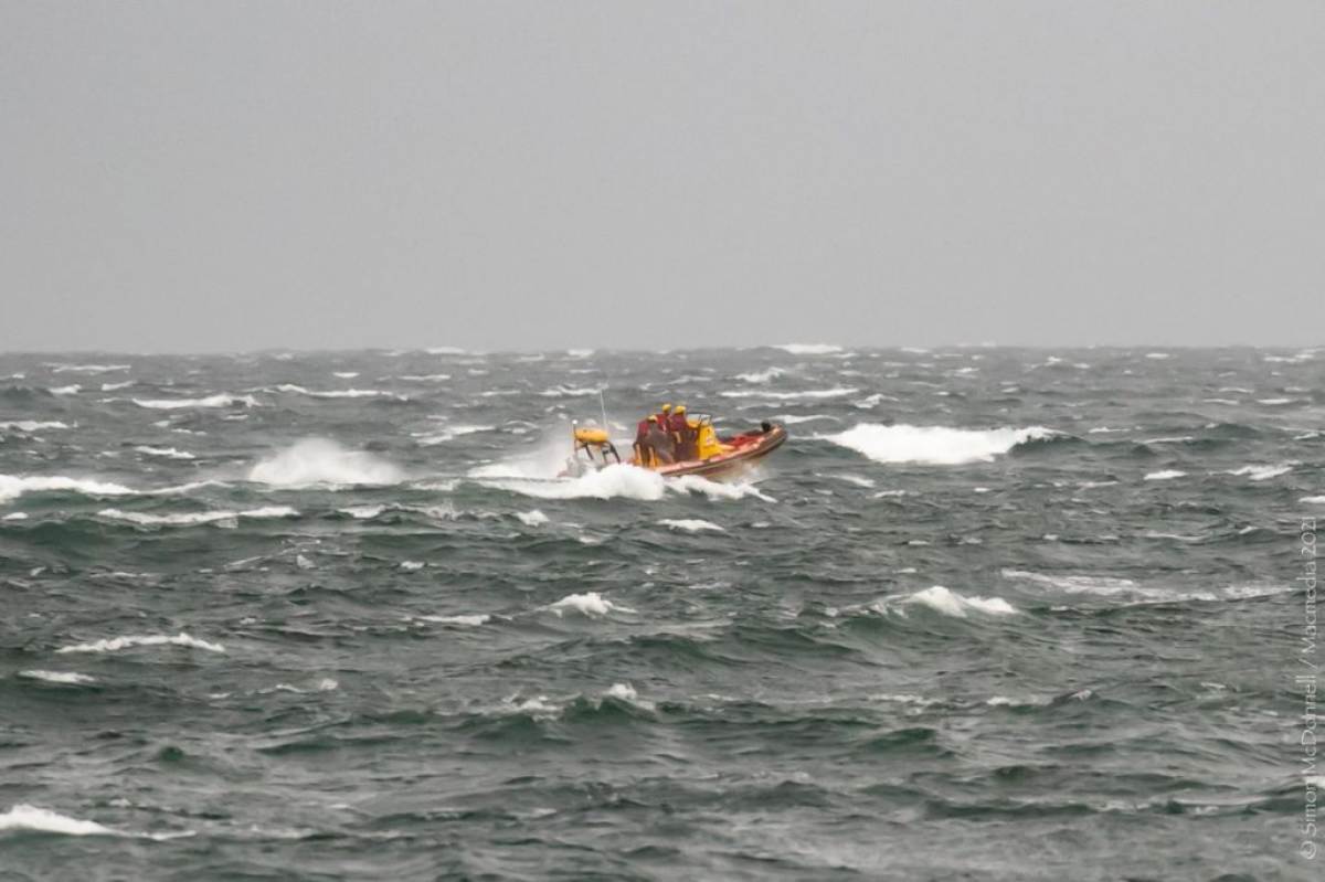 The NSRI&#039;s &quot;Spirit of Surfski II&quot; RIB heads out to sea in 30kt of southeaster